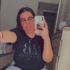 Meet your Posher, Ernestina